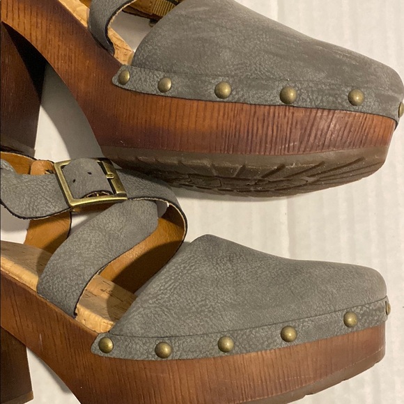 Korks : Gray Mules with Cork Footbed and Suede Finish - Picture 7 of 7